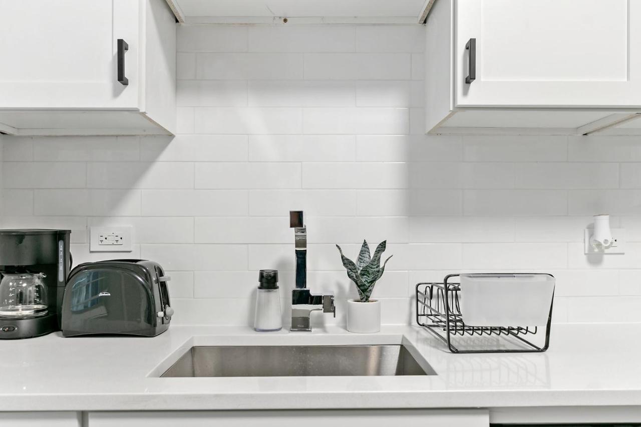 2Br Comfy And Stylish Apt In West Town - Erie 1R Чикаго Екстериор снимка