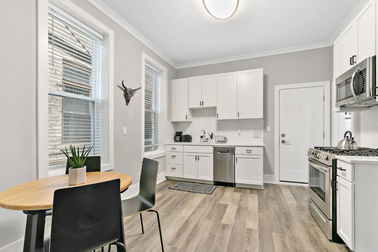 2Br Comfy And Stylish Apt In West Town - Erie 1R Чикаго Екстериор снимка
